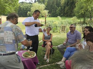 Wer am Sonntag im Restaurant Bürgisweyerbad im Oberaargau Gast war, wurde vom Nationalratskandidat Christian bedient.