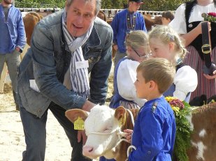 75 Jahre Viehzuchtgenossenschaft Melchnau. Eingeladen als Ehrengast und Kälber Vorführer.